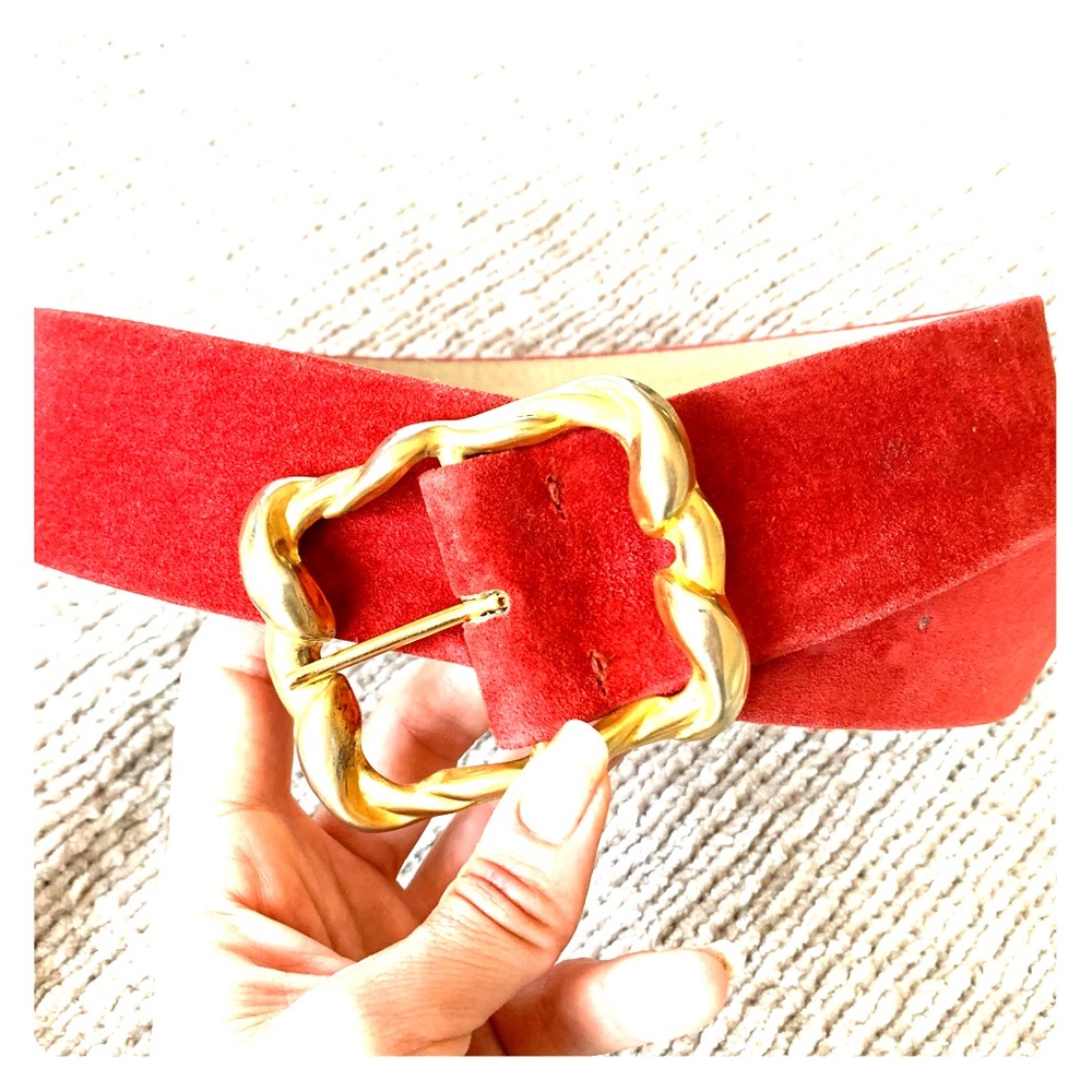 Super rad vintage red suede belt 💃🏼